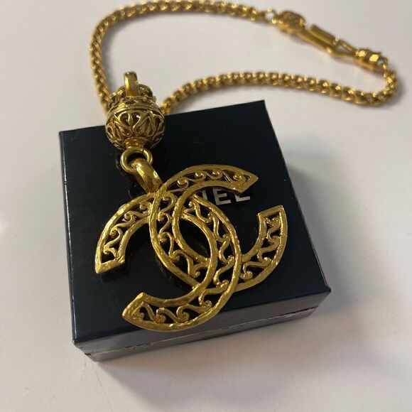 Chanel Vintage Coco Mark Gold Plated Filigree Necklace. - Picture 2 of 6